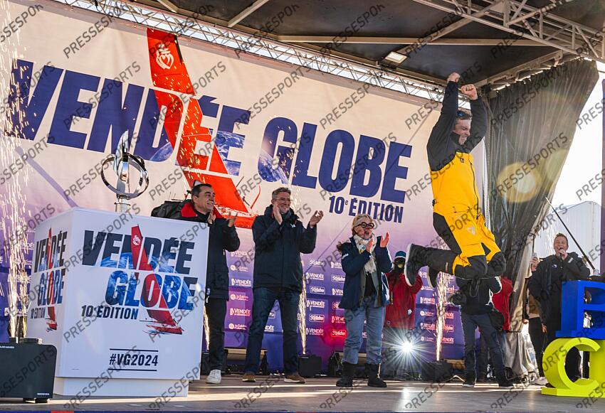 dalin (charlie) - (fra) - ARRIVEE VENDEE GLOBE ARRIVEE AUX SABLES D'OLONNE DU NAVIGATEUR CHARLIE DALIN, SKIPPER DU 60 PIEDS IMOCA MACIF SANTE PREVOYANCE, VAINQUEUR DU VENDEE GLOBE. vainqueur de la 10eme edition du vendee globe en 64 jours, 19heures, 22 minutes et 49 secondes 