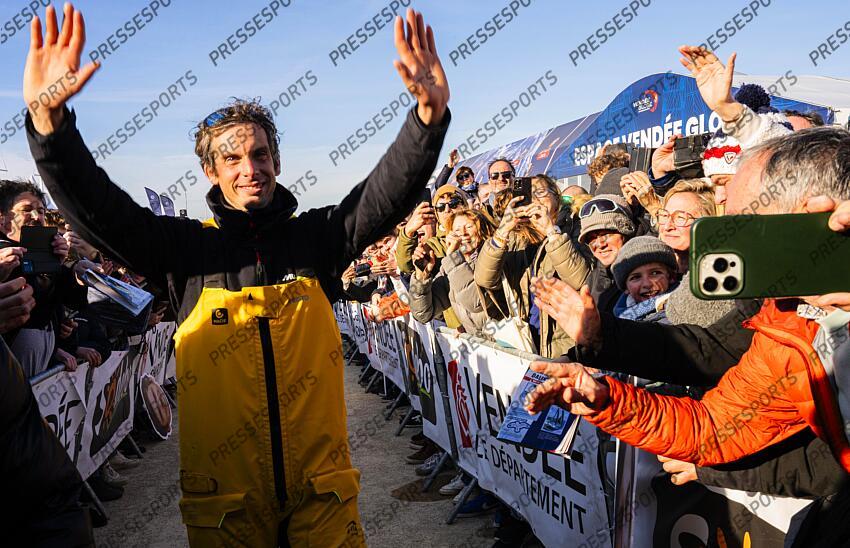dalin (charlie) - (fra) - ARRIVEE VENDEE GLOBE ARRIVEE AUX SABLES D'OLONNE DU NAVIGATEUR CHARLIE DALIN, SKIPPER DU 60 PIEDS IMOCA MACIF SANTE PREVOYANCE, VAINQUEUR DU VENDEE GLOBE. vainqueur de la 10eme edition du vendee globe en 64 jours, 19heures, 22 minutes et 49 secondes 