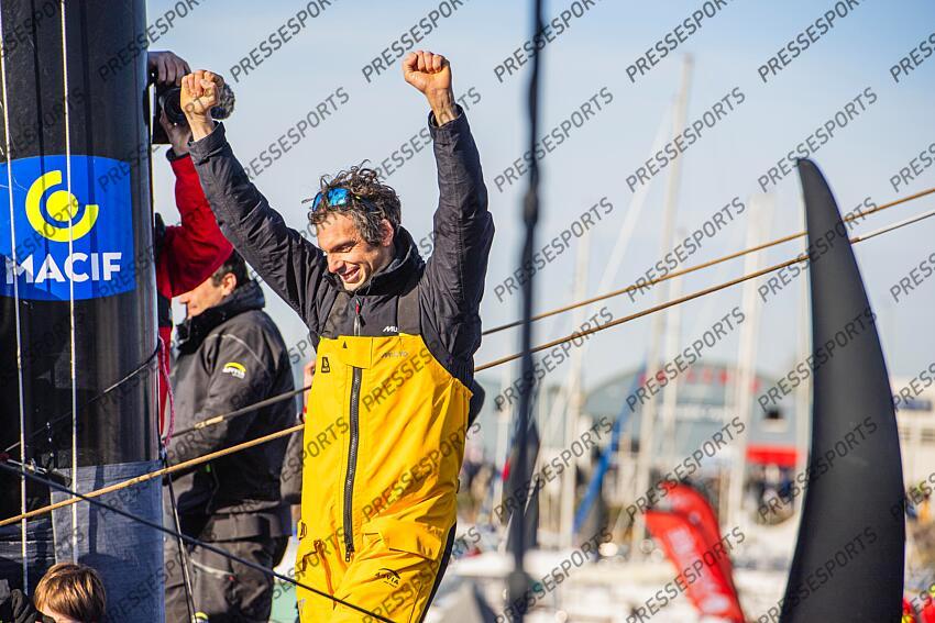 dalin (charlie) - (fra) - ARRIVEE VENDEE GLOBE ARRIVEE AUX SABLES D'OLONNE DU NAVIGATEUR CHARLIE DALIN, SKIPPER DU 60 PIEDS IMOCA MACIF SANTE PREVOYANCE, VAINQUEUR DU VENDEE GLOBE. vainqueur de la 10eme edition du vendee globe en 64 jours, 19heures, 22 minutes et 49 secondes 