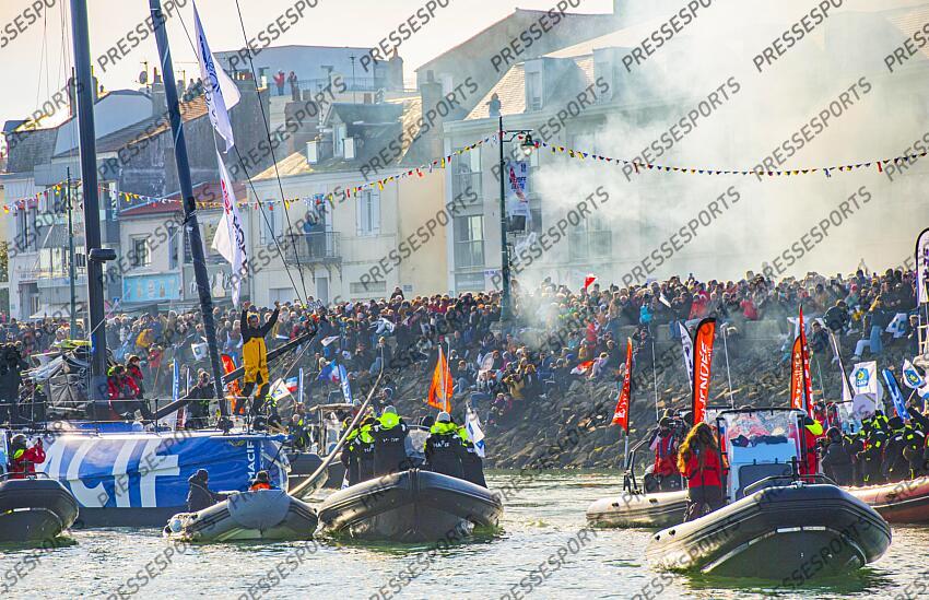 dalin (charlie) - (fra) - ARRIVEE VENDEE GLOBE ARRIVEE AUX SABLES D'OLONNE DU NAVIGATEUR CHARLIE DALIN, SKIPPER DU 60 PIEDS IMOCA MACIF SANTE PREVOYANCE, VAINQUEUR DU VENDEE GLOBE. vainqueur de la 10eme edition du vendee globe en 64 jours, 19heures, 22 minutes et 49 secondes 