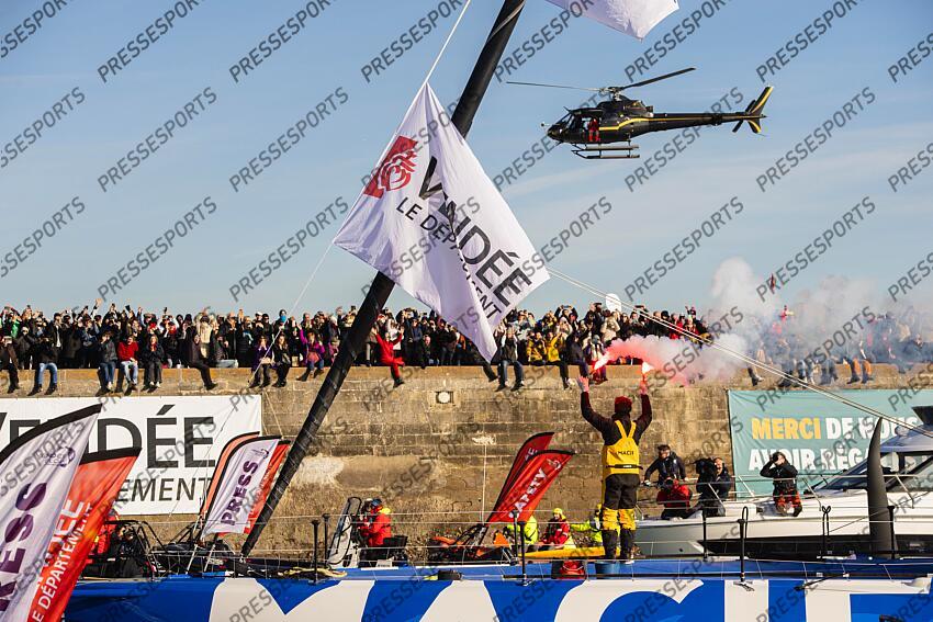dalin (charlie) - (fra) - ARRIVEE VENDEE GLOBE ARRIVEE AUX SABLES D'OLONNE DU NAVIGATEUR CHARLIE DALIN, SKIPPER DU 60 PIEDS IMOCA MACIF SANTE PREVOYANCE, VAINQUEUR DU VENDEE GLOBE. vainqueur de la 10eme edition du vendee globe en 64 jours, 19heures, 22 minutes et 49 secondes 