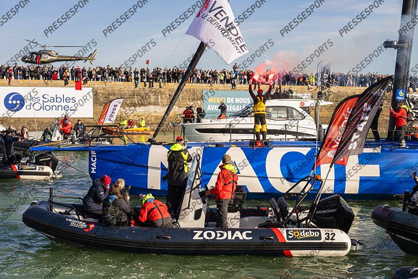 dalin (charlie) - (fra) - ARRIVEE VENDEE GLOBE ARRIVEE AUX SABLES D'OLONNE DU NAVIGATEUR CHARLIE DALIN, SKIPPER DU 60 PIEDS IMOCA MACIF SANTE PREVOYANCE, VAINQUEUR DU VENDEE GLOBE. vainqueur de la 10eme edition du vendee globe en 64 jours, 19heures, 22 minutes et 49 secondes 