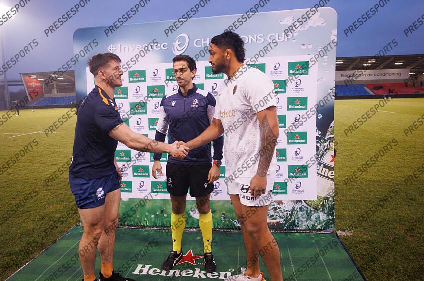 Investec Champions Cup Round 4, Salford Community Stadium, Manchester 19/1/2025 Sale Sharks vs RC Toulon Sale Sharks captain Ben Curry, referee Gianluca Gnecchi and Toulon captain Matthias Halagahu during the coin toss Mandatory Credit ©INPHO/Tom Maher SALE-TOULON (33-7) 