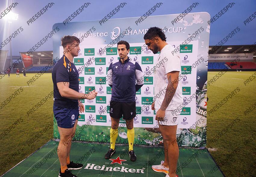Investec Champions Cup Round 4, Salford Community Stadium, Manchester 19/1/2025 Sale Sharks vs RC Toulon Sale Sharks captain Ben Curry, referee Gianluca Gnecchi and Toulon captain Matthias Halagahu during the coin toss Mandatory Credit ©INPHO/Tom Maher SALE-TOULON (33-7) 