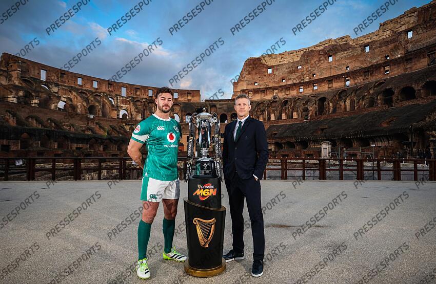2024 Guinness Six Nations Championship Launch, Rome, Italy 21/1/2025 Pictured is Ireland’s Caelan Doris and head coach Simon Easterby at the launch of the 2025 Guinness Men’s Six Nations Championship at the Colosseum in Rome Mandatory Credit ©INPHO/Billy Stickland PRESENTATION TOURNOI DES VI NATIONS 