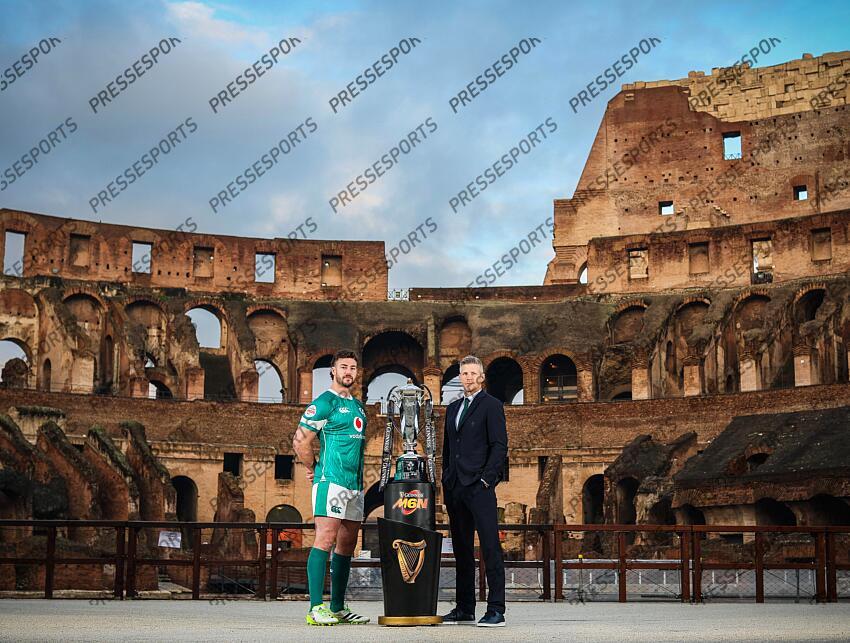 2024 Guinness Six Nations Championship Launch, Rome, Italy 21/1/2025 Pictured is Ireland’s Caelan Doris and head coach Simon Easterby at the launch of the 2025 Guinness Men’s Six Nations Championship at the Colosseum in Rome Mandatory Credit ©INPHO/Billy Stickland PRESENTATION TOURNOI DES VI NATIONS 