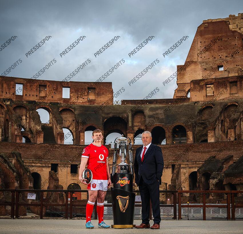2024 Guinness Six Nations Championship Launch, Rome, Italy 21/1/2025 Pictured is Wales’ Jac Morgan and head coach Warren Gatland at the launch of the 2025 Guinness Men’s Six Nations Championship at the Colosseum in Rome Mandatory Credit ©INPHO/Billy Stickland PRESENTATION TOURNOI DES VI NATIONS 