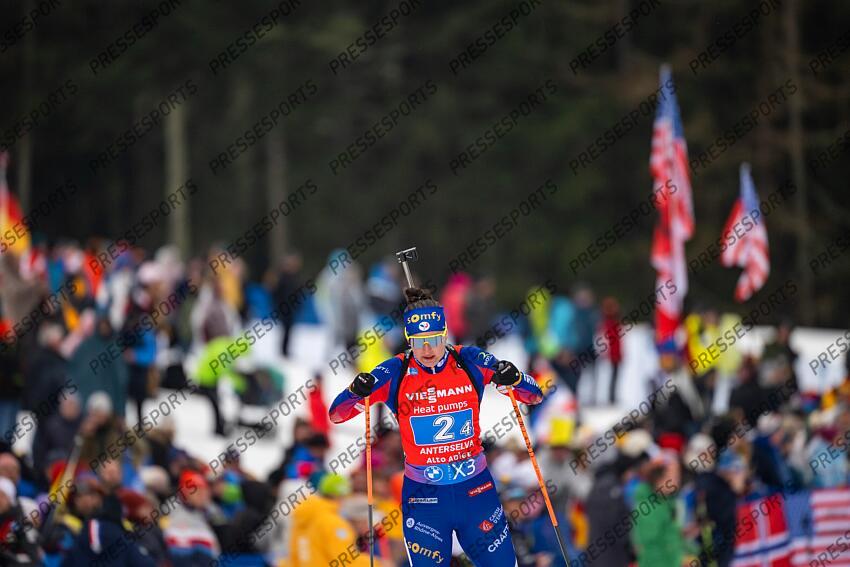 ANTHOLZ-ANTERSELVA, ITALY - JANUARY 26: Julia Simon of Team France in action during the BMW IBU World Cup Women's Relay on January 26, 2025 in Antholz-Anterselva, Italy. (Photo by Kevin Voigt/Agence Zoom) RELAIS FEMMES ANTHOLZ ANTERSELVA 