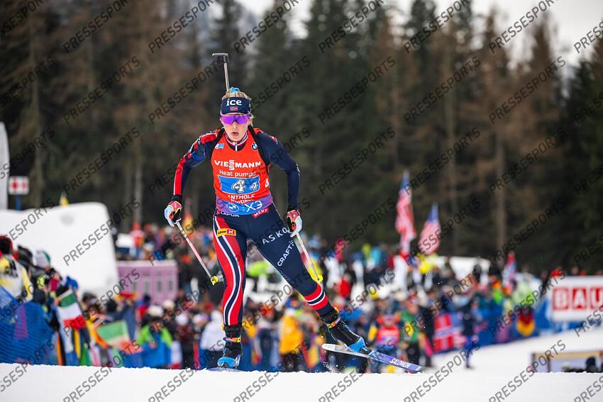 ANTHOLZ-ANTERSELVA, ITALY - JANUARY 26: Ingrid Landmark Tandrevold of Team Norway in action during the BMW IBU World Cup Women's Relay on January 26, 2025 in Antholz-Anterselva, Italy. (Photo by Kevin Voigt/Agence Zoom) RELAIS FEMMES ANTHOLZ ANTERSELVA 