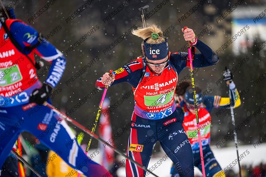 ANTHOLZ-ANTERSELVA, ITALY - JANUARY 26: Ragnhild Femsteinevik of Team Norway in action during the BMW IBU World Cup Women's Relay on January 26, 2025 in Antholz-Anterselva, Italy. (Photo by Kevin Voigt/Agence Zoom) RELAIS FEMMES ANTHOLZ ANTERSELVA 
