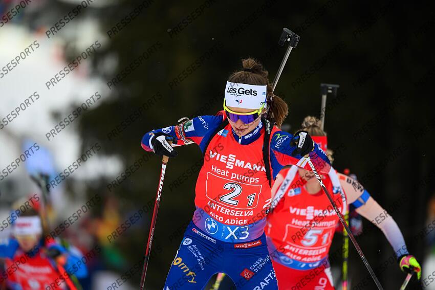 ANTHOLZ-ANTERSELVA, ITALY - JANUARY 26: Jeanne Richard of Team France in action during the BMW IBU World Cup Women's Relay on January 26, 2025 in Antholz-Anterselva, Italy. (Photo by Kevin Voigt/Agence Zoom) RELAIS FEMMES ANTHOLZ ANTERSELVA 
