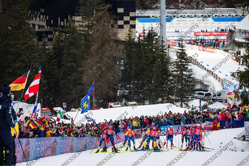 ANTHOLZ-ANTERSELVA, ITALY - JANUARY 26: Jeanne Richard of Team France, Johanna Skottheim of Team Sweden, Karoline Offigstad Knotten of Team Norway in action during the BMW IBU World Cup Women's Relay on January 26, 2025 in Antholz-Anterselva, Italy. (Photo by Kevin Voigt/Agence Zoom) RELAIS FEMMES ANTHOLZ ANTERSELVA 