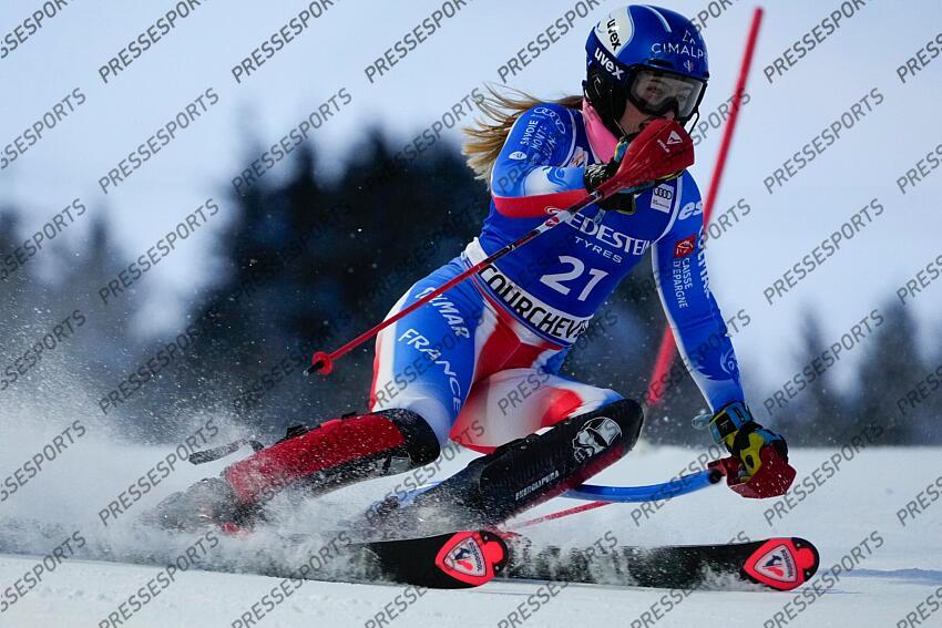 COURCHEVEL, FRANCE - JANUARY 30: Marie Lamure of Team France competes during the Audi FIS Alpine Ski World Cup Women's Slalom on January 30, 2025 in Courchevel, France. (Photo by Millo Moravski/Agence Zoom) SLALOM FEMMES COURCHEVEL 