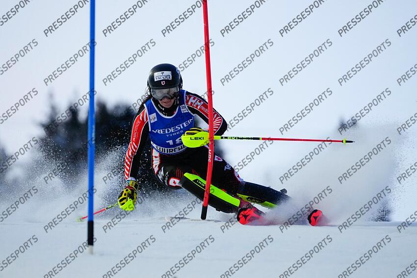 COURCHEVEL, FRANCE - JANUARY 30: Ali Nullmeyer of Team Canada competes during the Audi FIS Alpine Ski World Cup Women's Slalom on January 30, 2025 in Courchevel, France. (Photo by Millo Moravski/Agence Zoom) SLALOM FEMMES COURCHEVEL 