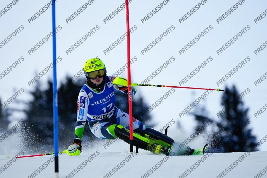 COURCHEVEL, FRANCE - JANUARY 30: Neja Dvornik of Team Slovenia competes during the Audi FIS Alpine Ski World Cup Women's Slalom on January 30, 2025 in Courchevel, France. (Photo by Millo Moravski/Agence Zoom) SLALOM FEMMES COURCHEVEL 