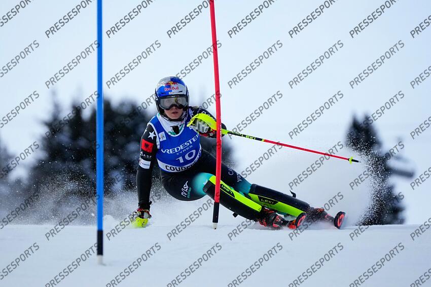 COURCHEVEL, FRANCE - JANUARY 30: Lara Colturi of Team Albania competes during the Audi FIS Alpine Ski World Cup Women's Slalom on January 30, 2025 in Courchevel, France. (Photo by Millo Moravski/Agence Zoom) SLALOM FEMMES COURCHEVEL 