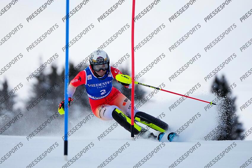 COURCHEVEL, FRANCE - JANUARY 30: Wendy Holdener of Team Switzerland competes during the Audi FIS Alpine Ski World Cup Women's Slalom on January 30, 2025 in Courchevel, France. (Photo by Millo Moravski/Agence Zoom) SLALOM FEMMES COURCHEVEL 