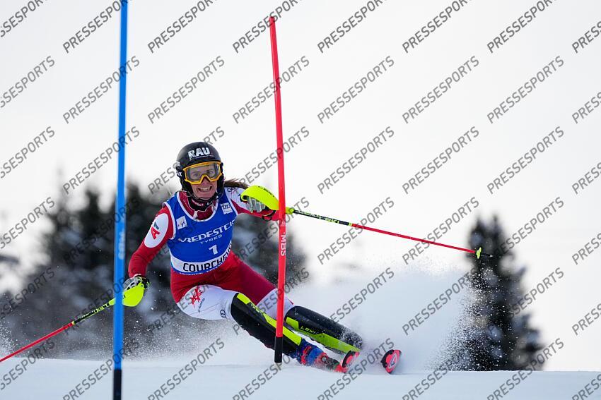 COURCHEVEL, FRANCE - JANUARY 30: Katharina Liensberger of Team Austria competes during the Audi FIS Alpine Ski World Cup Women's Slalom on January 30, 2025 in Courchevel, France. (Photo by Millo Moravski/Agence Zoom) SLALOM FEMMES COURCHEVEL 