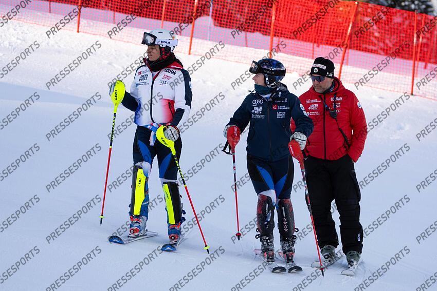 COURCHEVEL, FRANCE - JANUARY 30: Laurine Lugon Moulin of Team France and Annabel Jallat of Team France inspect the course with Lionel Pellicier of Team France during the Audi FIS Alpine Ski World Cup Women's Slalom on January 30, 2025 in Courchevel, France. (Photo by Millo Moravski/Agence Zoom) SLALOM FEMMES COURCHEVEL 