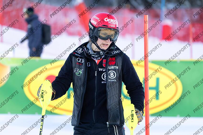 COURCHEVEL, FRANCE - JANUARY 30: Lena Duerr of Team Germany inspects the course during the Audi FIS Alpine Ski World Cup Women's Slalom on January 30, 2025 in Courchevel, France. (Photo by Millo Moravski/Agence Zoom) SLALOM FEMMES COURCHEVEL 