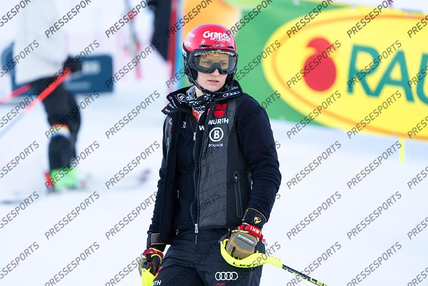 COURCHEVEL, FRANCE - JANUARY 30: Lena Duerr of Team Germany inspects the course during the Audi FIS Alpine Ski World Cup Women's Slalom on January 30, 2025 in Courchevel, France. (Photo by Millo Moravski/Agence Zoom) SLALOM FEMMES COURCHEVEL 