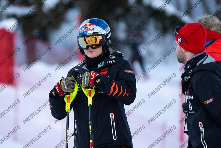 COURCHEVEL, FRANCE - JANUARY 30: Emma Aicher of Team Germany inspects the course during the Audi FIS Alpine Ski World Cup Women's Slalom on January 30, 2025 in Courchevel, France. (Photo by Millo Moravski/Agence Zoom) SLALOM FEMMES COURCHEVEL 