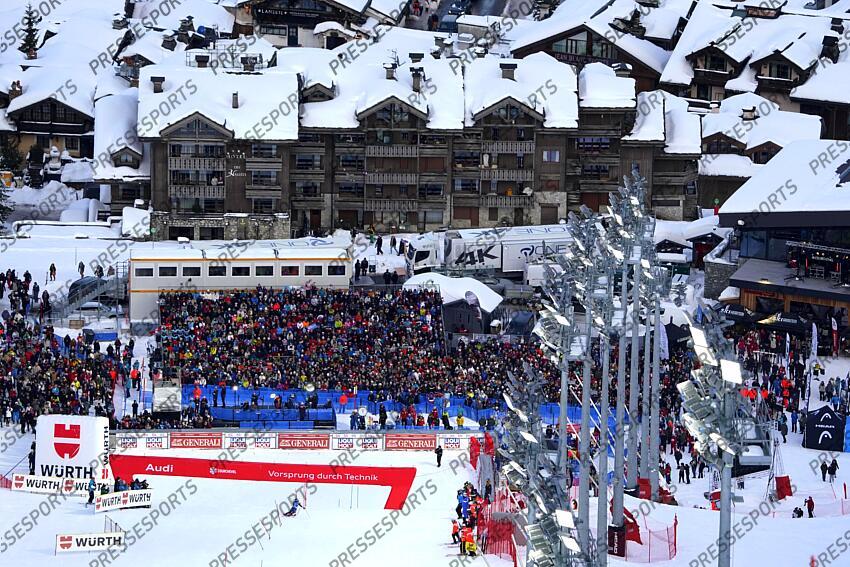 COURCHEVEL, FRANCE - JANUARY 30: Mikaela Shiffrin of Team United States competes during the Audi FIS Alpine Ski World Cup Women's Slalom on January 30, 2025 in Courchevel, France. (Photo by Michel Cottin/Agence Zoom) SLALOM FEMMES COURCHEVEL 