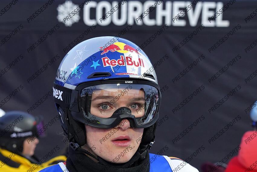 COURCHEVEL, FRANCE - JANUARY 30: Emma Aicher of Team Germany competes during the Audi FIS Alpine Ski World Cup Women's Slalom on January 30, 2025 in Courchevel, France. (Photo by Michel Cottin/Agence Zoom) SLALOM FEMMES COURCHEVEL 