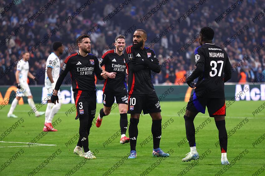 tagliafico (nicolas) lacazette (alexandre) MARSEILLE-LYON (3-2) joie du 2-2 nuamah (ernest) 37 