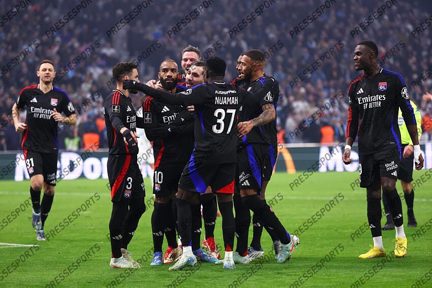 tagliafico (nicolas) lacazette (alexandre) cherki (rayan) tolisso (corentin) MARSEILLE-LYON (3-2) joie du 2-2 nuamah (ernest) 37 