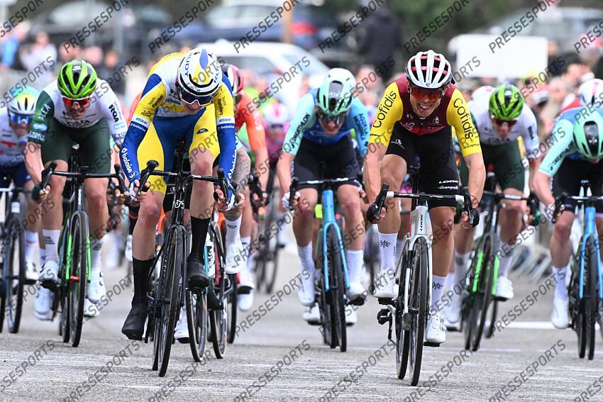 GRAND PRIX DE MARSEILLE / MARSEILLE / 02-02-2025 / PHOTO BRUNO BADE / SPRINT FINAL: VALENTIN FERRON (FRA) COF L'EMPORTE DEVANT VINCENT VAN HEMELEN (BEL) FLANDERS BALOISE ET FRANCISCO GALVAN (ESP) KERN PHARMA / GRAND PRIX LA MARSEILLAISE 