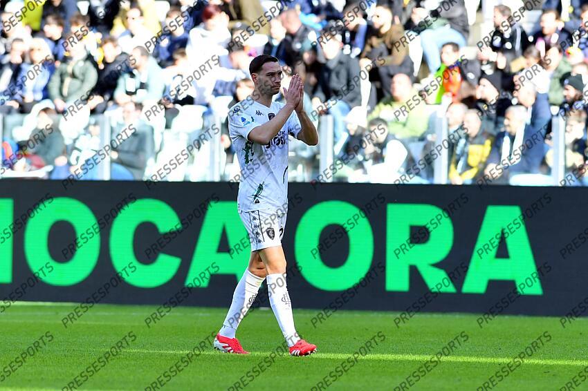 Foto IPP/Massimo Rana Torino 02-02-2025 Calcio Campionato di Serie A 2024/2025 Juventus-Empoli nella foto mattia de sciglio dopo il gol si scusa Italy Photo Press - World Copyright JUVENTUS-EMPOLI (4-1) 