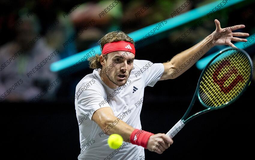 ROTTERDAM - Stefanos Tsitsipas (GRE) in action against Harold Mayot (FRA) on the first day of the ABN AMRO Open tennis tournament in Ahoy. ANP SANDER KING TOURNOI DE ROTTERDAM 
