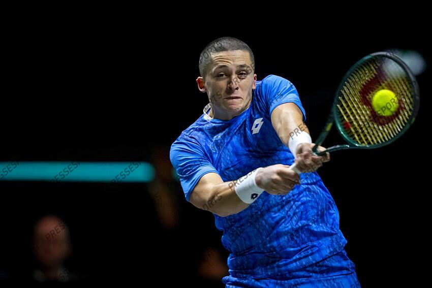 ROTTERDAM - Harold Mayot (FRA) in action against Stefanos Tsitsipas (GRE) on the first day of the ABN AMRO Open tennis tournament in Ahoy. ANP SANDER KING TOURNOI DE ROTTERDAM 