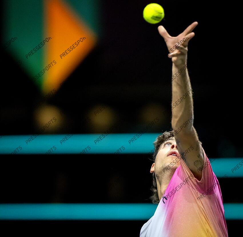 ROTTERDAM - Flavio Cobolli (ITA) in action against Hubert Hurkacz (POL) on the first day of the ABN AMRO Open tennis tournament in Ahoy. ANP SANDER KING TOURNOI DE ROTTERDAM 