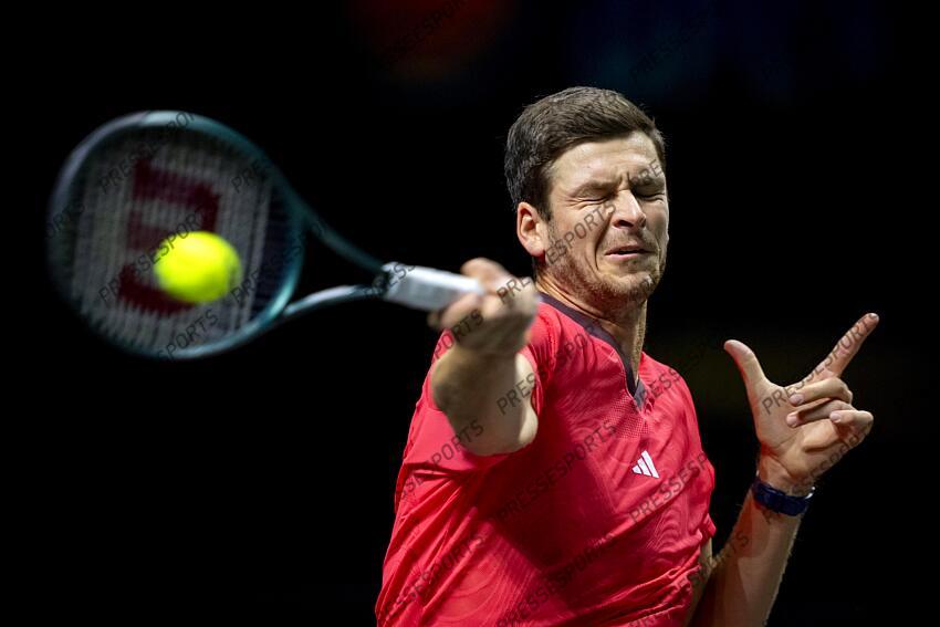 ROTTERDAM - Hubert Hurkacz (POL) in action against Flavio Cobolli (ITA) on the first day of the ABN AMRO Open tennis tournament in Ahoy. ANP SANDER KING TOURNOI DE ROTTERDAM 