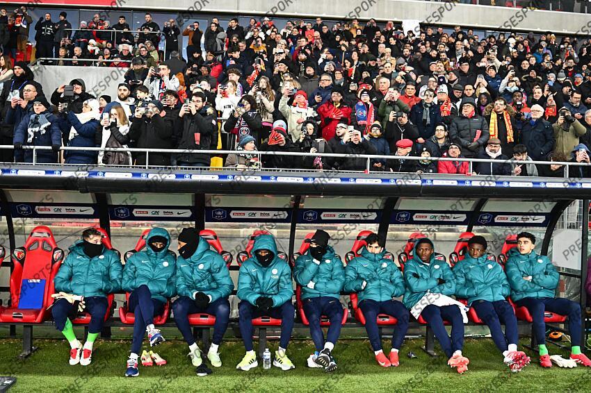 tenas (arnau) barcola (bradley) kimpembe (presnel) dembele (ousmane) hakimi (achraf) vitinha mendes (nuno) tape (alex) mouquet (louis) LE MANS-PSG (0-2) 