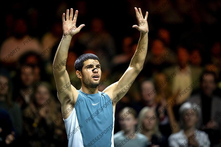 ROTTERDAM - Carlos Alcaraz (ESP) after his match against Botic van de Zandschulp (NED) on the second day of the ABN AMRO Open tennis tournament in Ahoy. ANP SANDER KING TOURNOI DE ROTTERDAM 