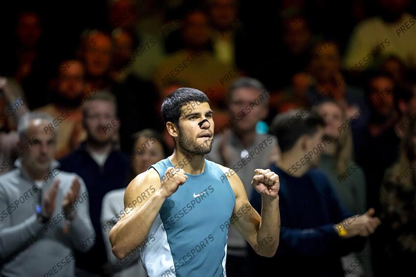 ROTTERDAM - Carlos Alcaraz (ESP) after his match against Botic van de Zandschulp (NED) on the second day of the ABN AMRO Open tennis tournament in Ahoy. ANP SANDER KING TOURNOI DE ROTTERDAM 