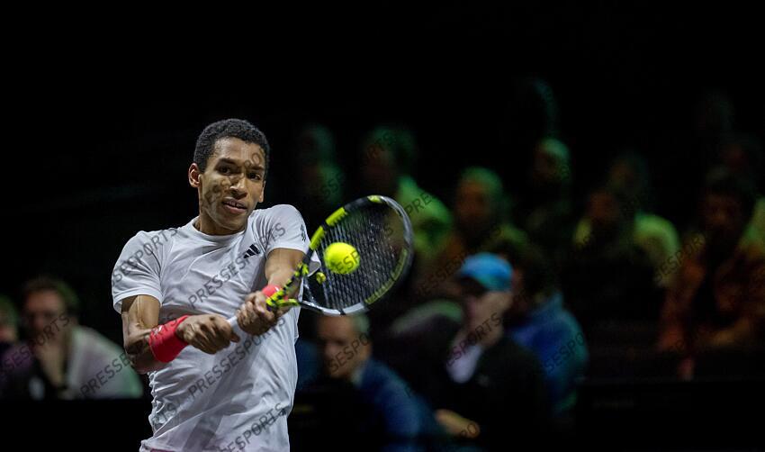 ROTTERDAM - Felix Auger-Aliassime (CAN) in action against Andrea Vavassori (ITA) on the third day of the ABN AMRO Open tennis tournament in Ahoy. ANP SANDER KING TOURNOI DE ROTTERDAM 