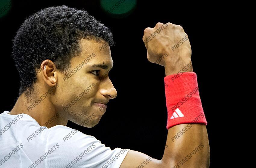 ROTTERDAM - Felix Auger-Aliassime (CAN) in action against Andrea Vavassori (ITA) on the third day of the ABN AMRO Open tennis tournament in Ahoy. ANP SANDER KING TOURNOI DE ROTTERDAM 