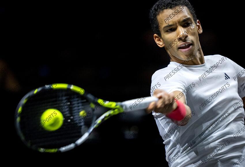 ROTTERDAM - Felix Auger-Aliassime (CAN) in action against Andrea Vavassori (ITA) on the third day of the ABN AMRO Open tennis tournament in Ahoy. ANP SANDER KING TOURNOI DE ROTTERDAM 