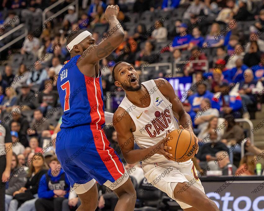 Feb 5, 2025; Detroit, Michigan, USA; Cleveland Cavaliers forward Evan Mobley (4) drives to the basket as Detroit Pistons forward Paul Reed (7) defends during the second half at Little Caesars Arena. Mandatory Credit: David Reginek-Imagn Images NBA: Cleveland Cavaliers at Detroit Pistons 
