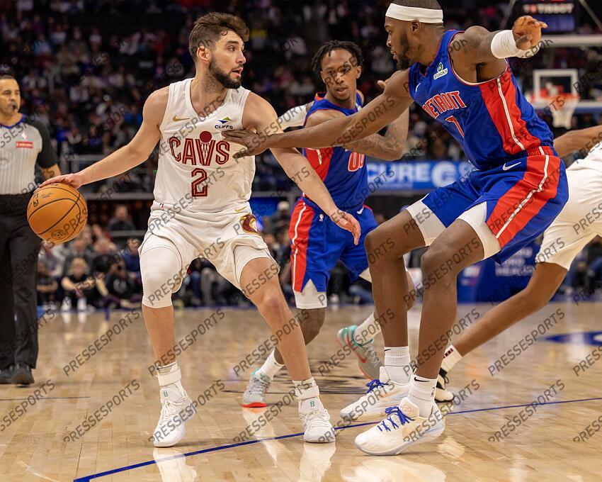 Feb 5, 2025; Detroit, Michigan, USA; Detroit Pistons forward Paul Reed (7) defends against Cleveland Cavaliers guard Ty Jerome (2) during the second half at Little Caesars Arena. Mandatory Credit: David Reginek-Imagn Images NBA: Cleveland Cavaliers at Detroit Pistons 