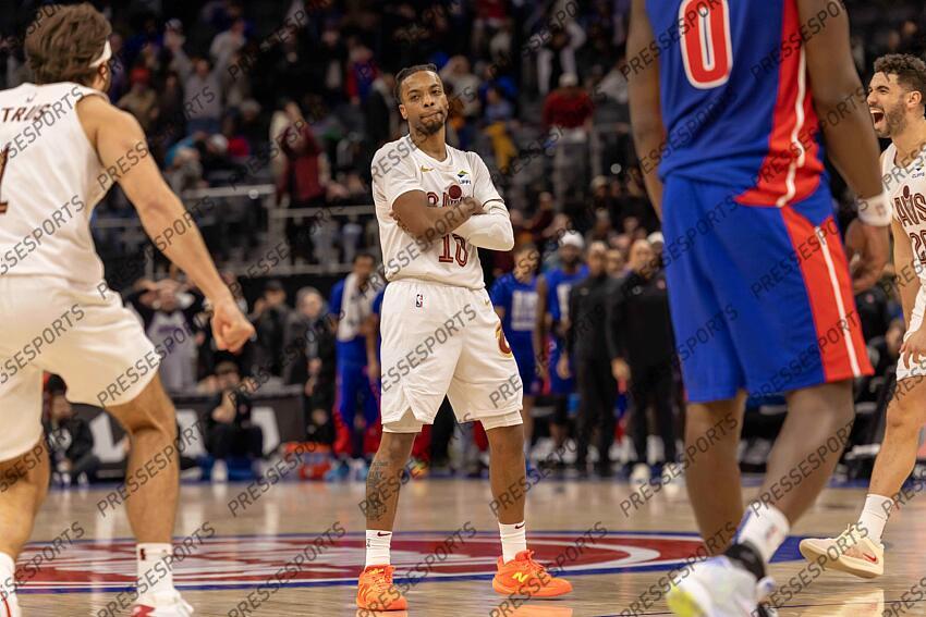Feb 5, 2025; Detroit, Michigan, USA; Cleveland Cavaliers guard Darius Garland (10) folds his arms after hitting a three point buzzer beating basket to win the game against the Detroit Pistons during the second half at Little Caesars Arena. Mandatory Credit: David Reginek-Imagn Images NBA: Cleveland Cavaliers at Detroit Pistons 