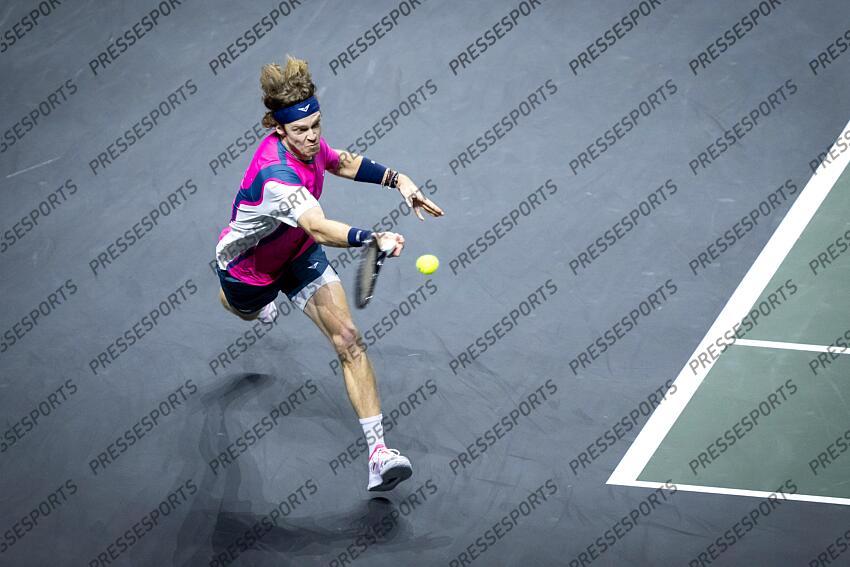 ROTTERDAM - Andrey Rublev (RUS) in action against Fabian Marozsan (HUN) on the fourth day of the ABN AMRO Open tennis tournament in Ahoy. ANP SANDER KING TOURNOI DE ROTTERDAM 