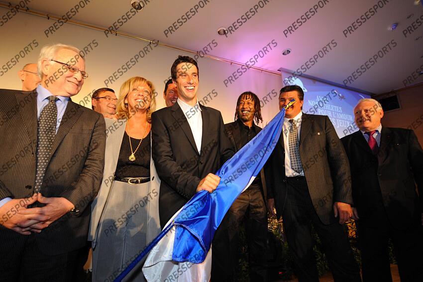 OMNISPORTS JO 2008 2008 DESIGNATION DU PORTE DRAPEAU DE LA DELEGATION OLYMPIQUE FRANCAISE