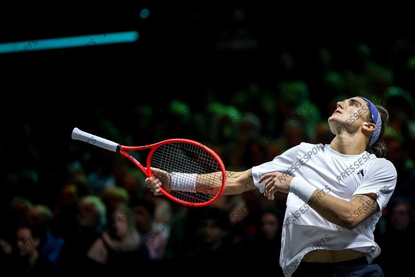 ROTTERDAM - Mattia Bellucci (ITA) in actie tegen Stefanos Tsitsipas (GRE) op de vijfde dag van het ABN AMRO Open tennistoernooi in Ahoy. ANP SANDER KONING TOURNOI DE ROTTERDAM 