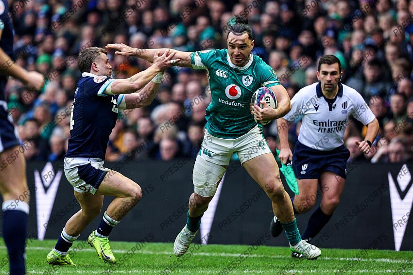2025 Guinness Six Nations Championship Round 2, Scottish Gas Murrayfield, Edinburgh, Scotland 9/2/2025 Scotland vs Ireland Ireland's James Lowe and Scotland's Darcy Graham Mandatory Credit ©INPHO/Dan Sheridan ECOSSE-IRLANDE (18-32) 