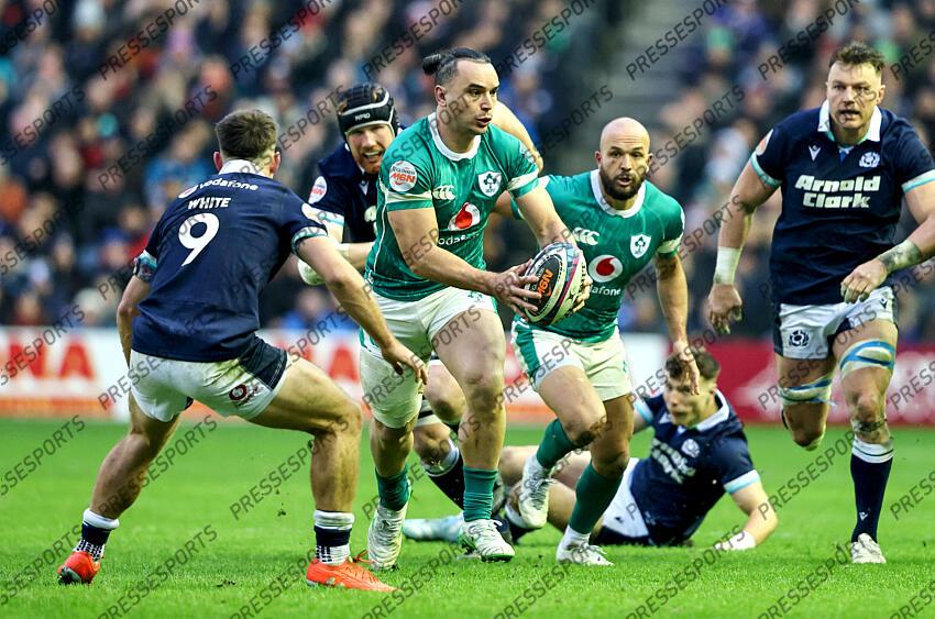 2025 Guinness Six Nations Championship Round 2, Scottish Gas Murrayfield, Edinburgh, Scotland 9/2/2025 Scotland vs Ireland Ireland's James Lowe and Scotland's Ben White Mandatory Credit ©INPHO/Dan Sheridan ECOSSE-IRLANDE (18-32) 